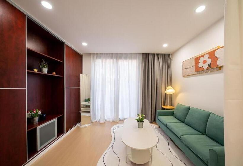 شقة غرفة واحدة, Cloud Expo Apartment