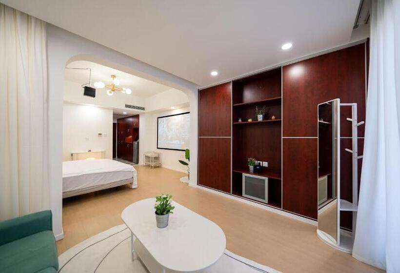 شقة غرفة واحدة, Cloud Expo Apartment