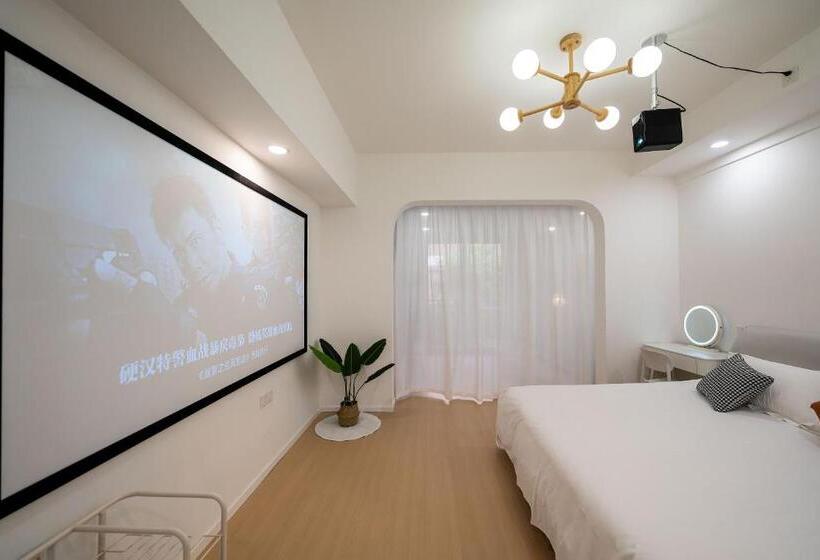 شقة غرفة واحدة, Cloud Expo Apartment