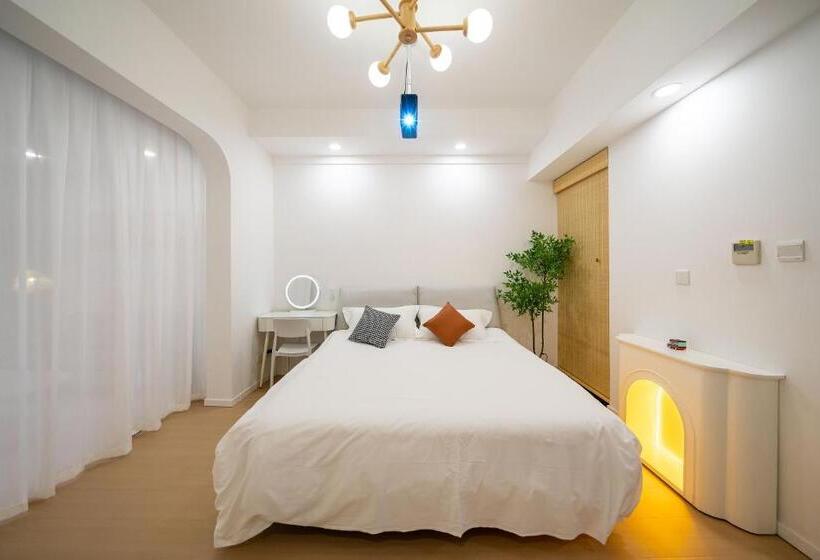 شقة غرفة واحدة, Cloud Expo Apartment