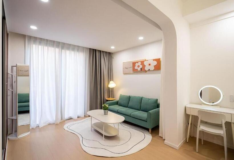 شقة غرفة واحدة, Cloud Expo Apartment