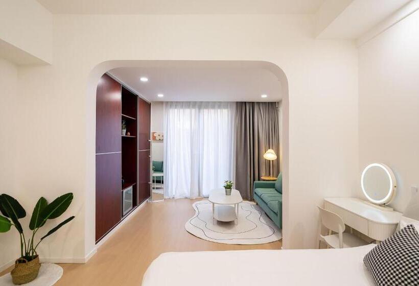 شقة غرفة واحدة, Cloud Expo Apartment