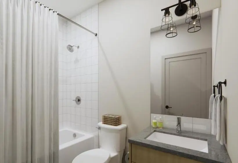 Huoneisto 3 Makuuhuonetta, Basecamp Suites Revelstoke