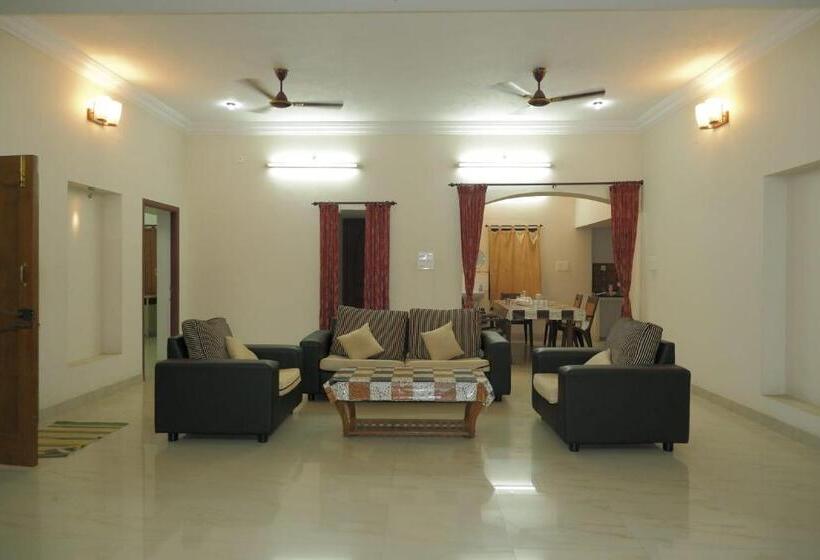 غرفة قياسية مزوَّدة بشُرفة, Dr Pa Pondy   A Luxury Home Stay