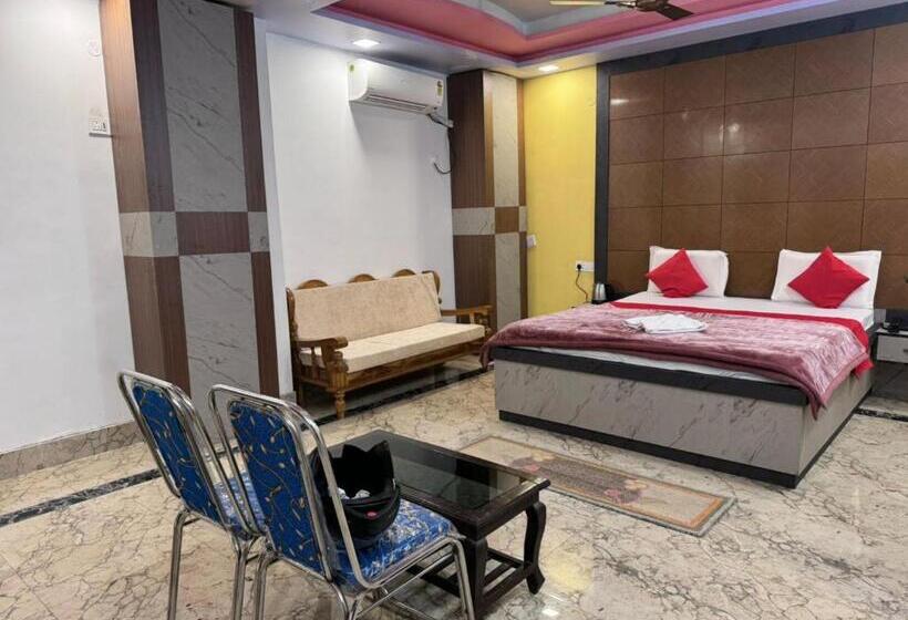 חדר דחוקס עם מיטת קינג, Nalanda Inn Bihar