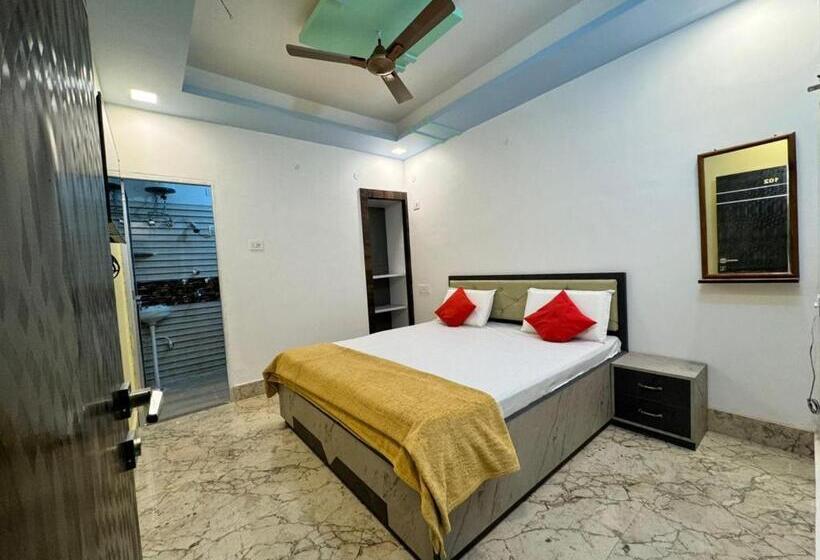 חדר דחוקס עם מיטת קינג, Nalanda Inn Bihar