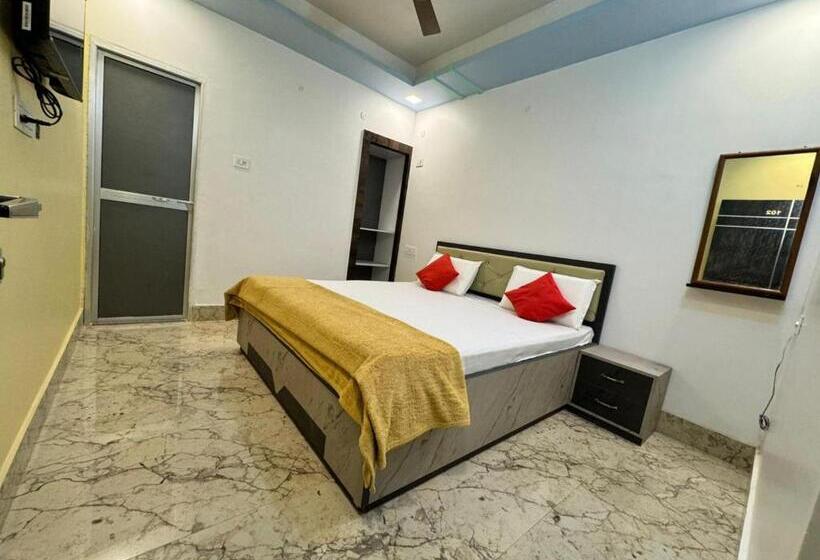 חדר דחוקס עם מיטת קינג, Nalanda Inn Bihar