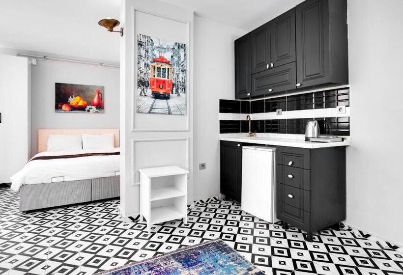 Delüks Oda, Portist