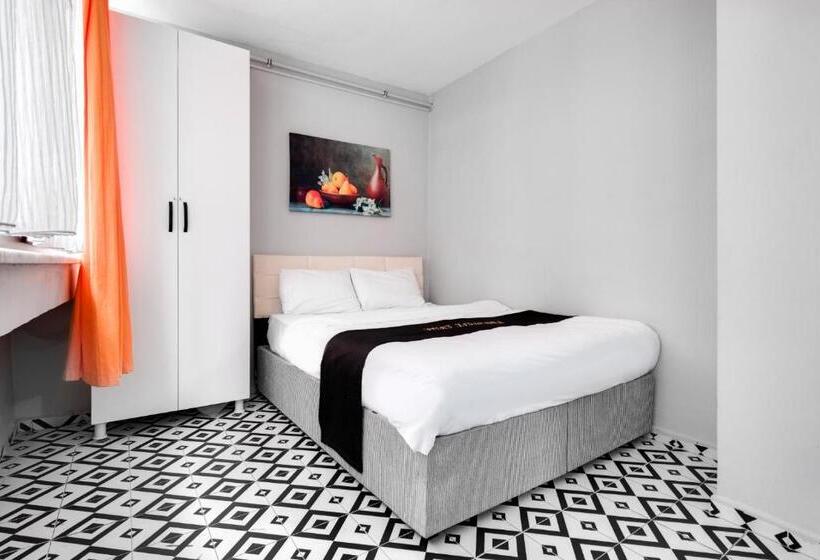 Delüks Oda, Portist