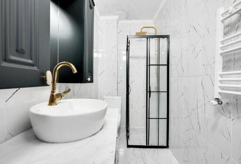 Üç Kişilik Standart Oda, Portist