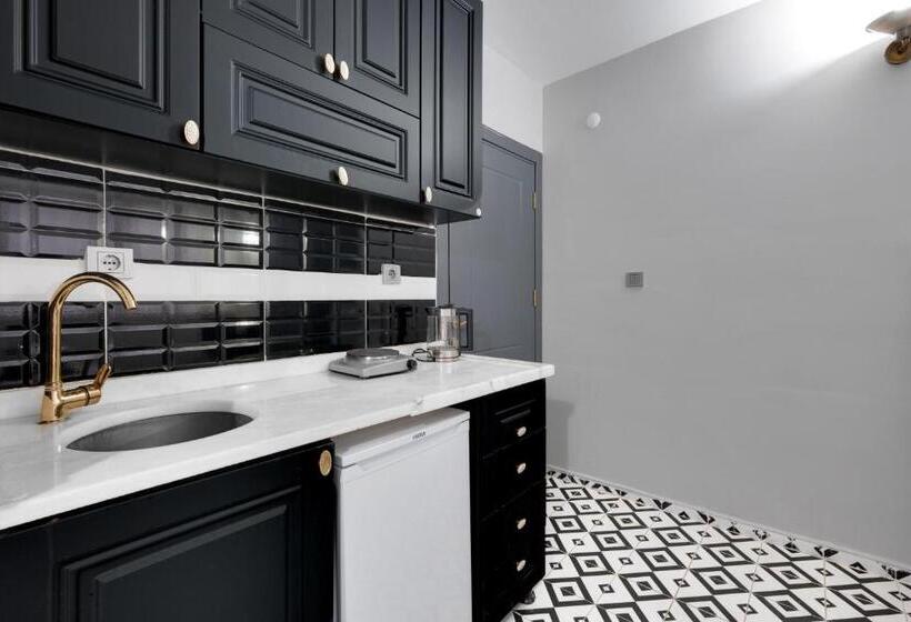 Üç Kişilik Standart Oda, Portist