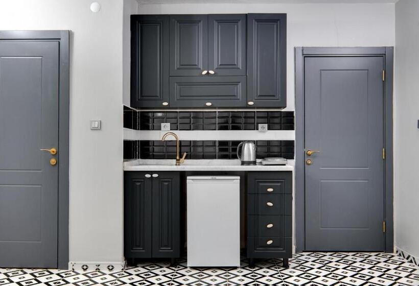 Superior Oda, Portist