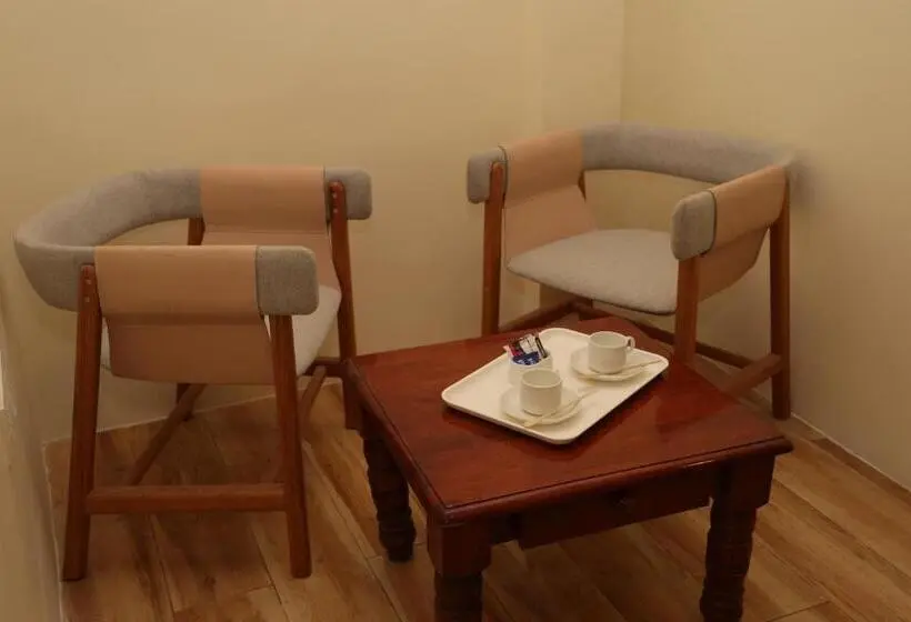 Junior Suite, Sr