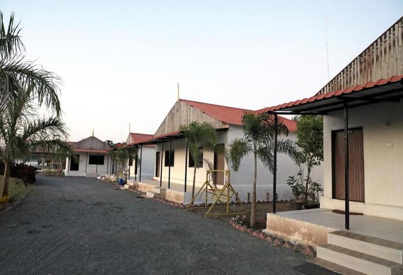 デラックスルーム, The Gir Polo Club