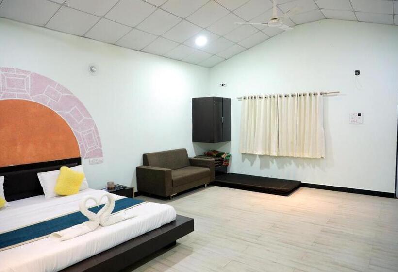 スイート, The Gir Polo Club