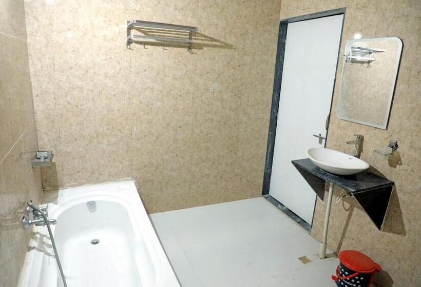 スイート, The Gir Polo Club