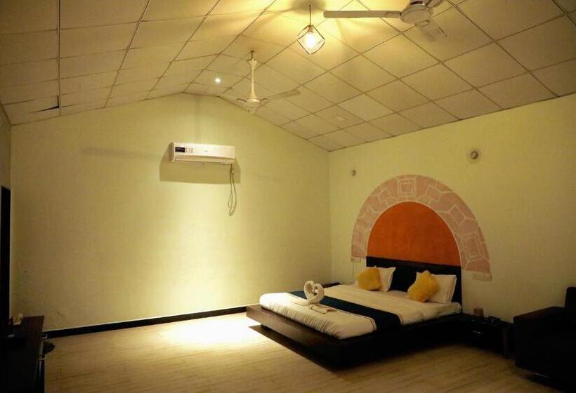 スイート, The Gir Polo Club