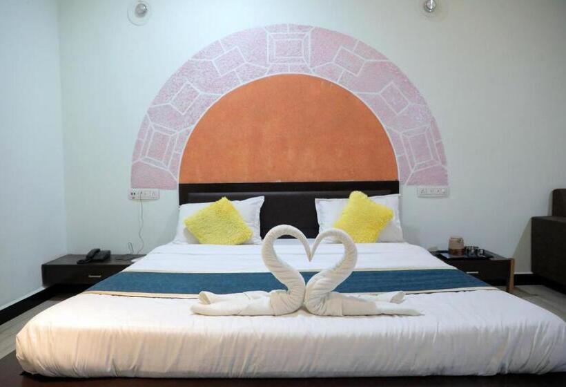 スイート, The Gir Polo Club