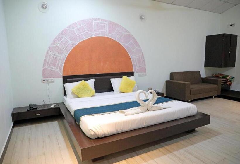 スイート, The Gir Polo Club