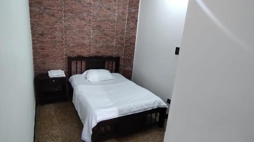 غرفة قياسية فردية, Tunjo De Oro Neiva