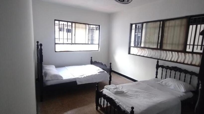 غرفة عائلية, Tunjo De Oro Neiva