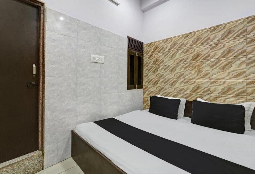 חדר קלאסי לשלושה, Oyo Hotel Girdhar