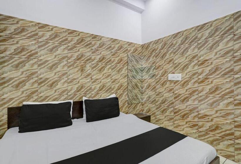 חדר קלאסי לשלושה, Oyo Hotel Girdhar