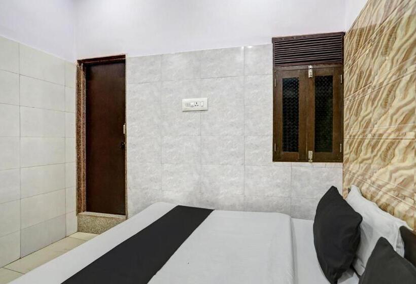 חדר קלאסי לשלושה, Oyo Hotel Girdhar