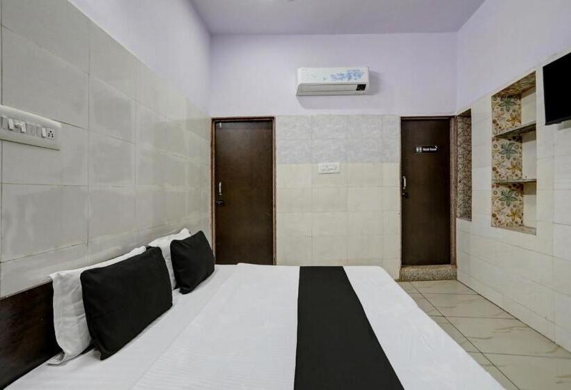 חדר קלאסי לשלושה, Oyo Hotel Girdhar