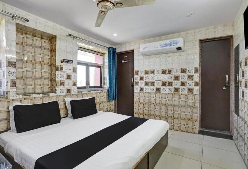 חדר קלאסי לשלושה, Oyo Hotel Girdhar