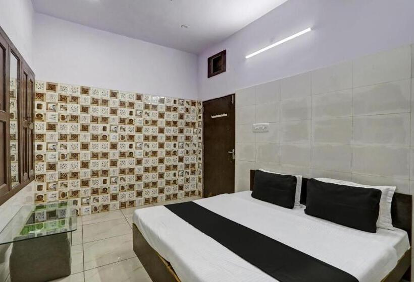 חדר קלאסי לשלושה, Oyo Hotel Girdhar