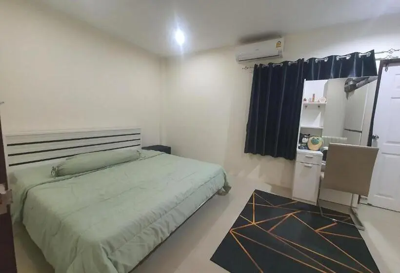 キングサイズベッドのスタンダードルーム, Tawatchai House Phuket