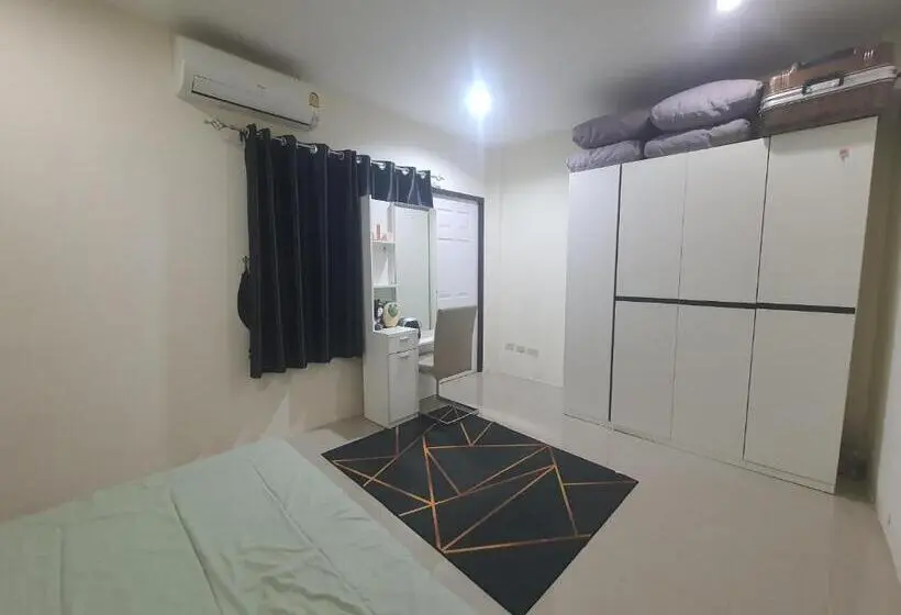 キングサイズベッドのスタンダードルーム, Tawatchai House Phuket