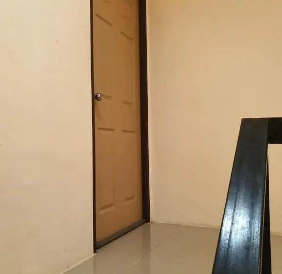 キングサイズベッドのスタンダードルーム, Tawatchai House Phuket