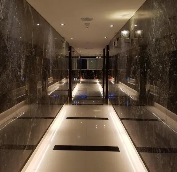 سوئیت با تخت بزرگ, Star Motel