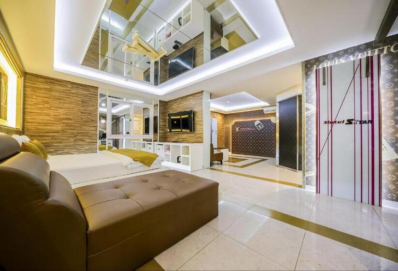 스위트 킹사이즈 침대, Star Motel