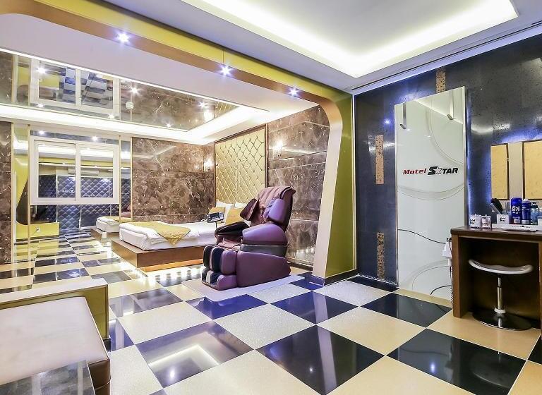 스위트 킹사이즈 침대, Star Motel