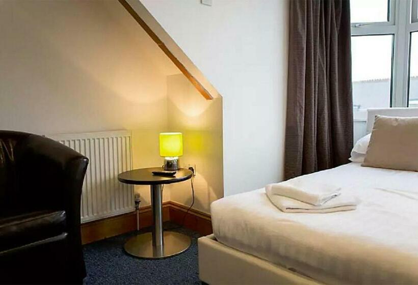 חדר סטנדרט לארבעה, Town Lodge