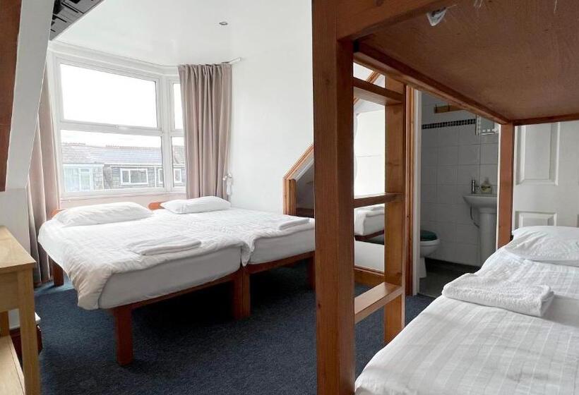 Четырехместный Номер Стандарт, Town Lodge