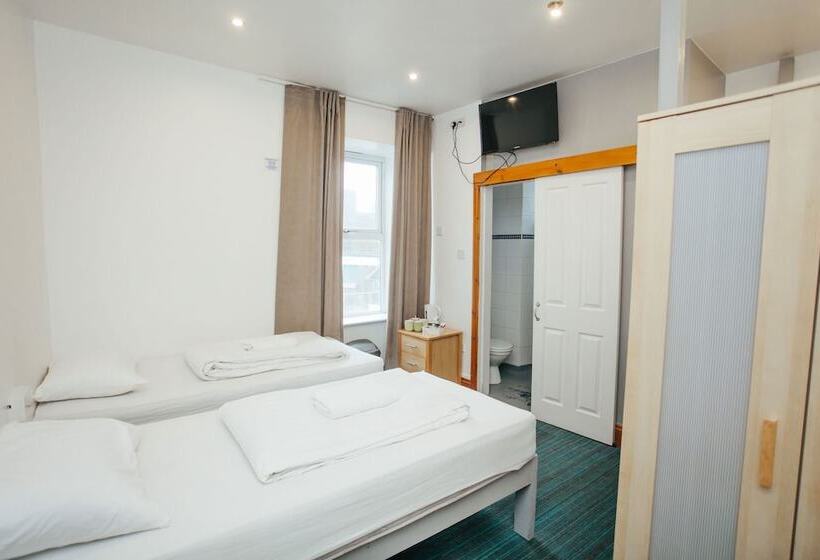 Семейный Номер, Town Lodge