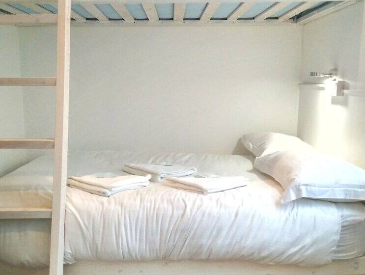 חדר סטנדרט לשלושה, Town Lodge