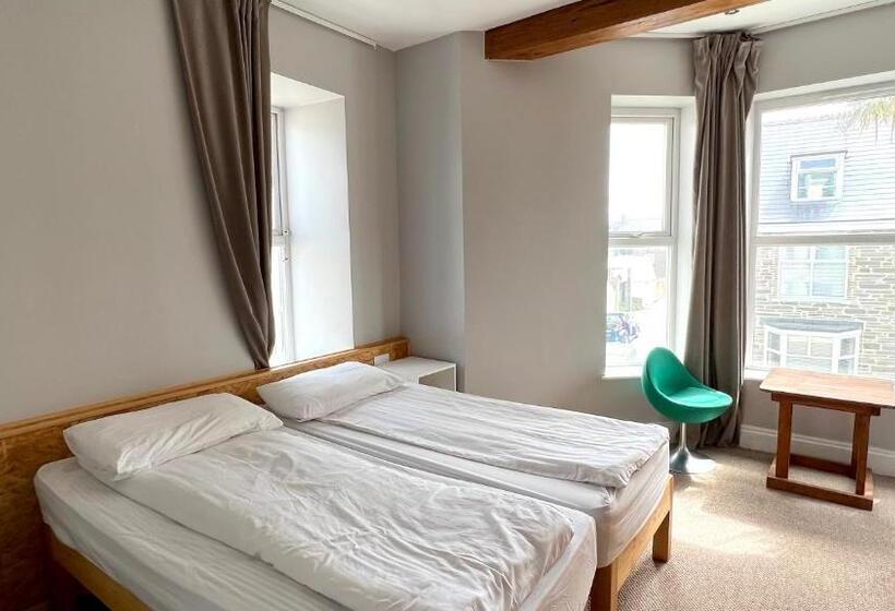 Семейный Номер, Town Lodge