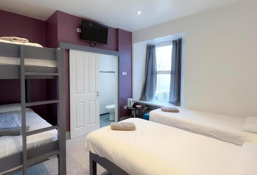 חדר סטנדרט לארבעה, Town Lodge