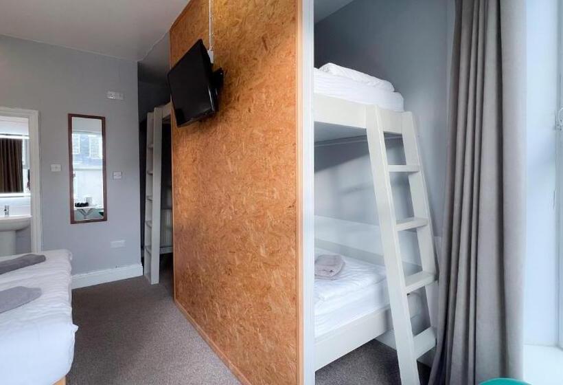 Семейный Номер, Town Lodge