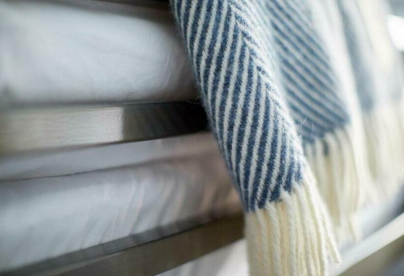 חדר אקונומי, The Barrel Store Cirencester