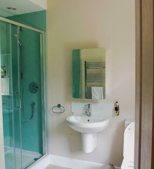 标准单人间, Claridge House