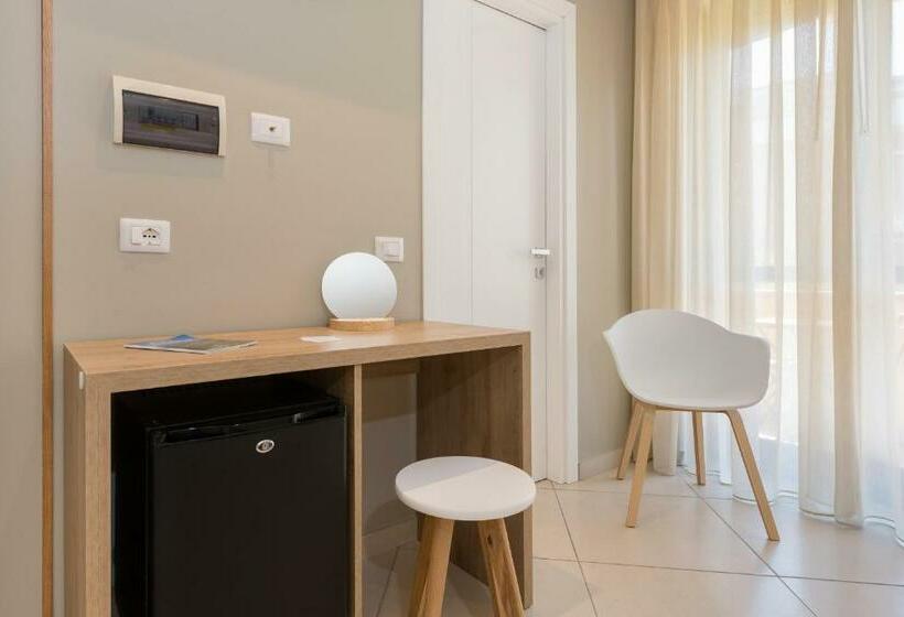 غرفة قياسية ثلاثية مطلة علي الحديقة, Bed And Breakfast Marlè