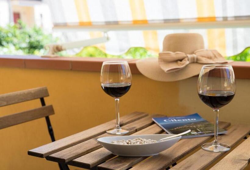 غرفة قياسية ثلاثية مطلة علي الحديقة, Bed And Breakfast Marlè