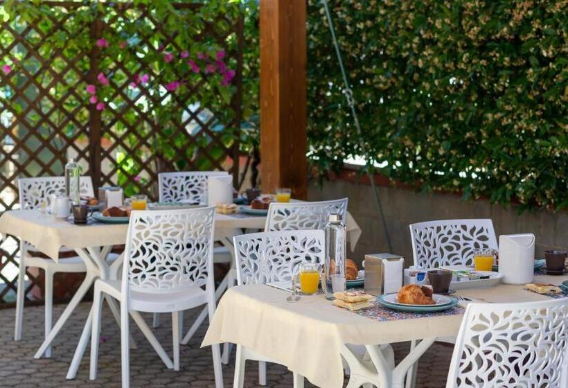 غرفة قياسية ثلاثية مطلة علي الحديقة, Bed And Breakfast Marlè