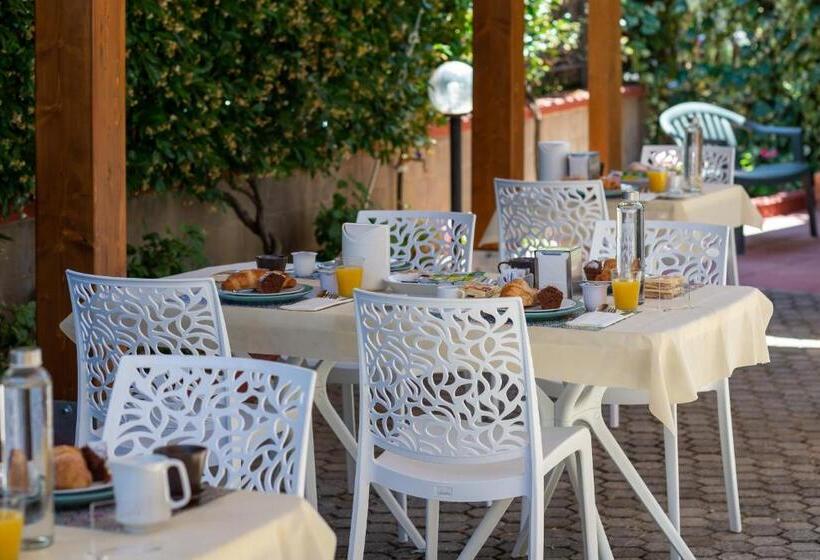 غرفة قياسية ثلاثية مطلة علي الحديقة, Bed And Breakfast Marlè